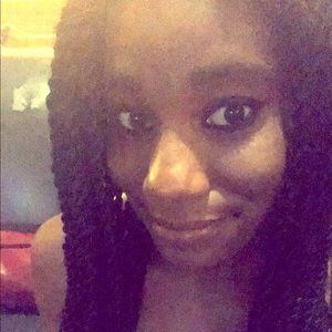 Meet your Posher, Alexis